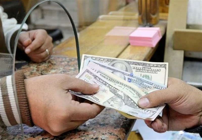 آغاز ریزش قیمتها در بازار طلا و ارز/ دلار کاهشی شد